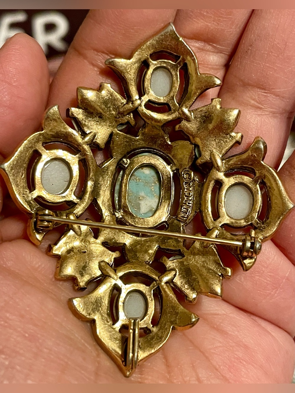 Vintage Sarah Coventry Gold-Tone Turquoise-Blue & Pearl Cluster Brooch - Picture 3 of 3